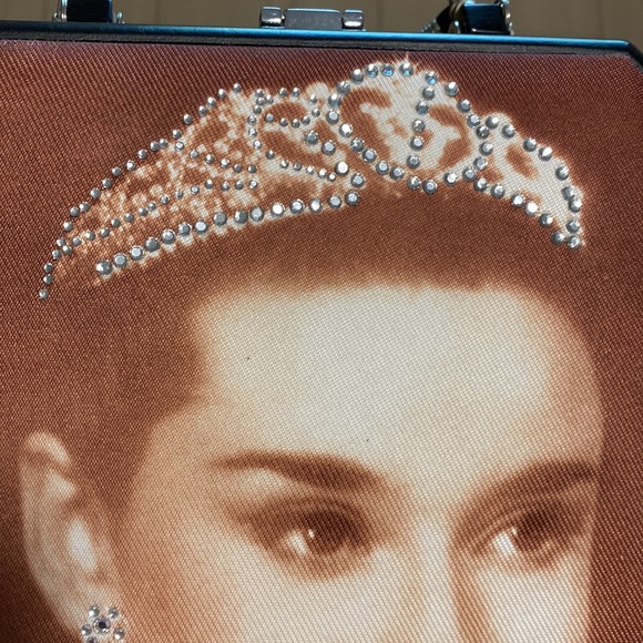 Audrey Hepburn purse with Crystals - Picture 5 of 6